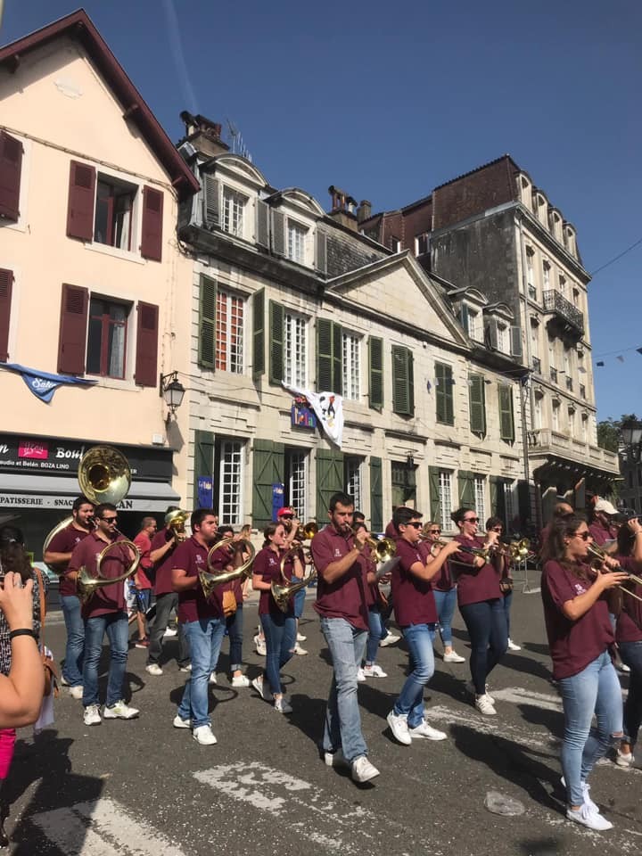 SALIES DE BEARN : FÊTE DU SEL DÉFILÉ